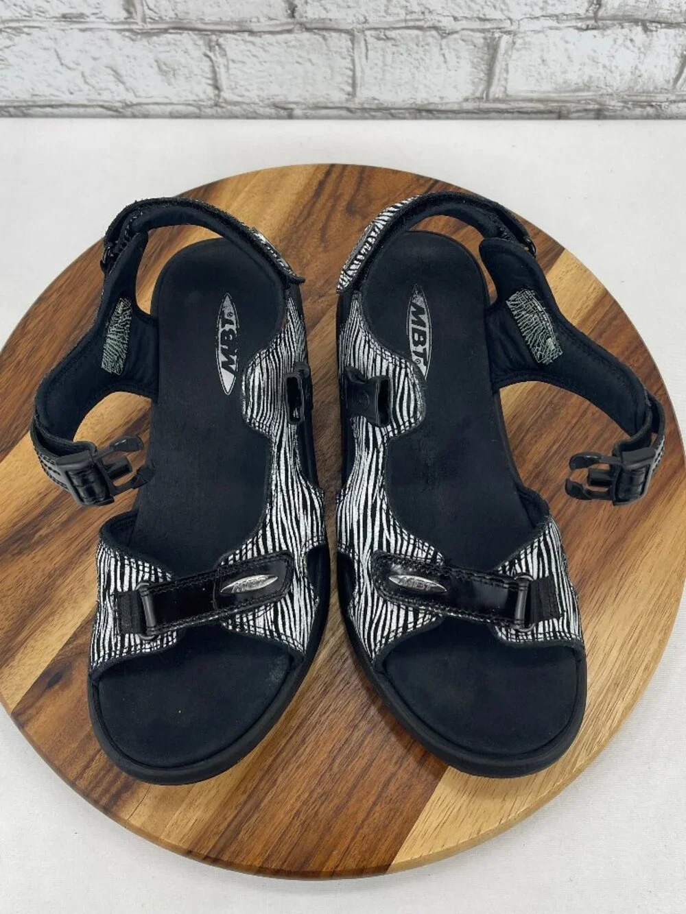 MBT Kisumu Classic Mnyama Womens 10 Zebra Print Dynamic Orthopedic Rocker Sandal